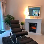 3 Zi Fewo Im Gruenen Mit Terrasse Und Garten Gratis Therme Oder 1 Zi Standart Apartment Mit Balkon Ohne Gartenblick Apartment *