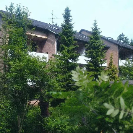 3 Zi Fewo Im Gruenen Mit Terrasse Und Garten Gratis Therme Oder 1 Zi Standart Apartment Mit Balkon Ohne Gartenblick *