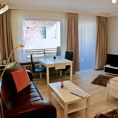 3 Zi Fewo Im Gruenen Mit Terrasse Und Garten Gratis Therme Oder 1 Zi Standart Apartment Mit Balkon Ohne Gartenblick Apartment