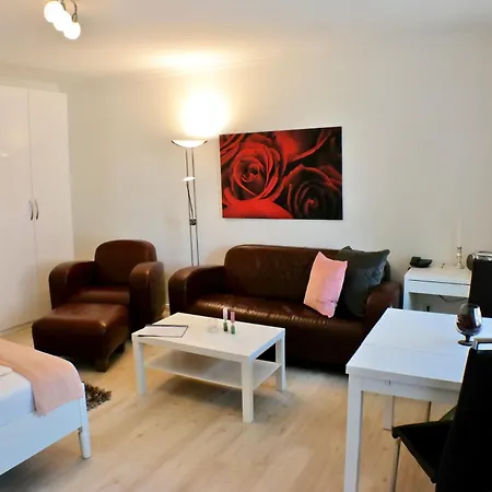 3 Zi Fewo Im Gruenen Mit Terrasse Und Garten Gratis Therme Oder 1 Zi Standart Apartment Mit Balkon Ohne Gartenblick Apartment *