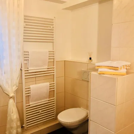 Im Gruenen Mit Terrasse Und Garten - Gratis Therme 아파트 *